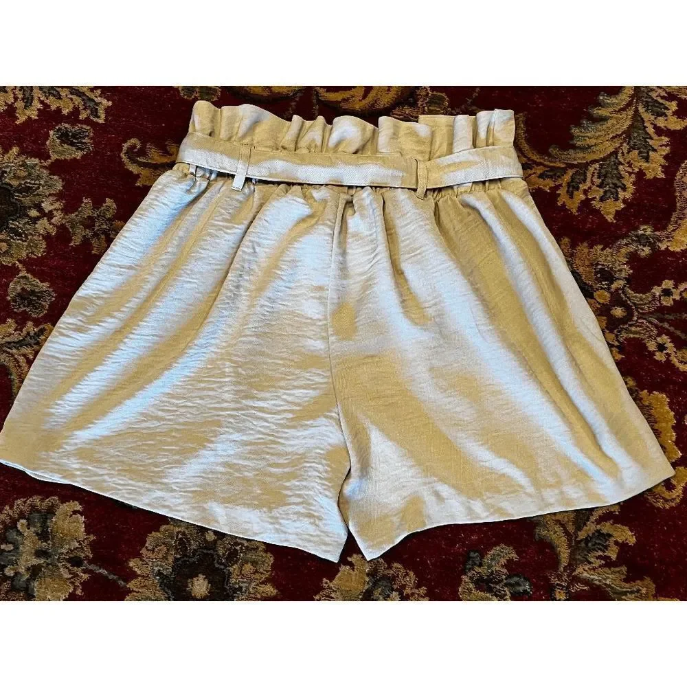 SOHO Tan Pleated Dressy Shorts Size Small